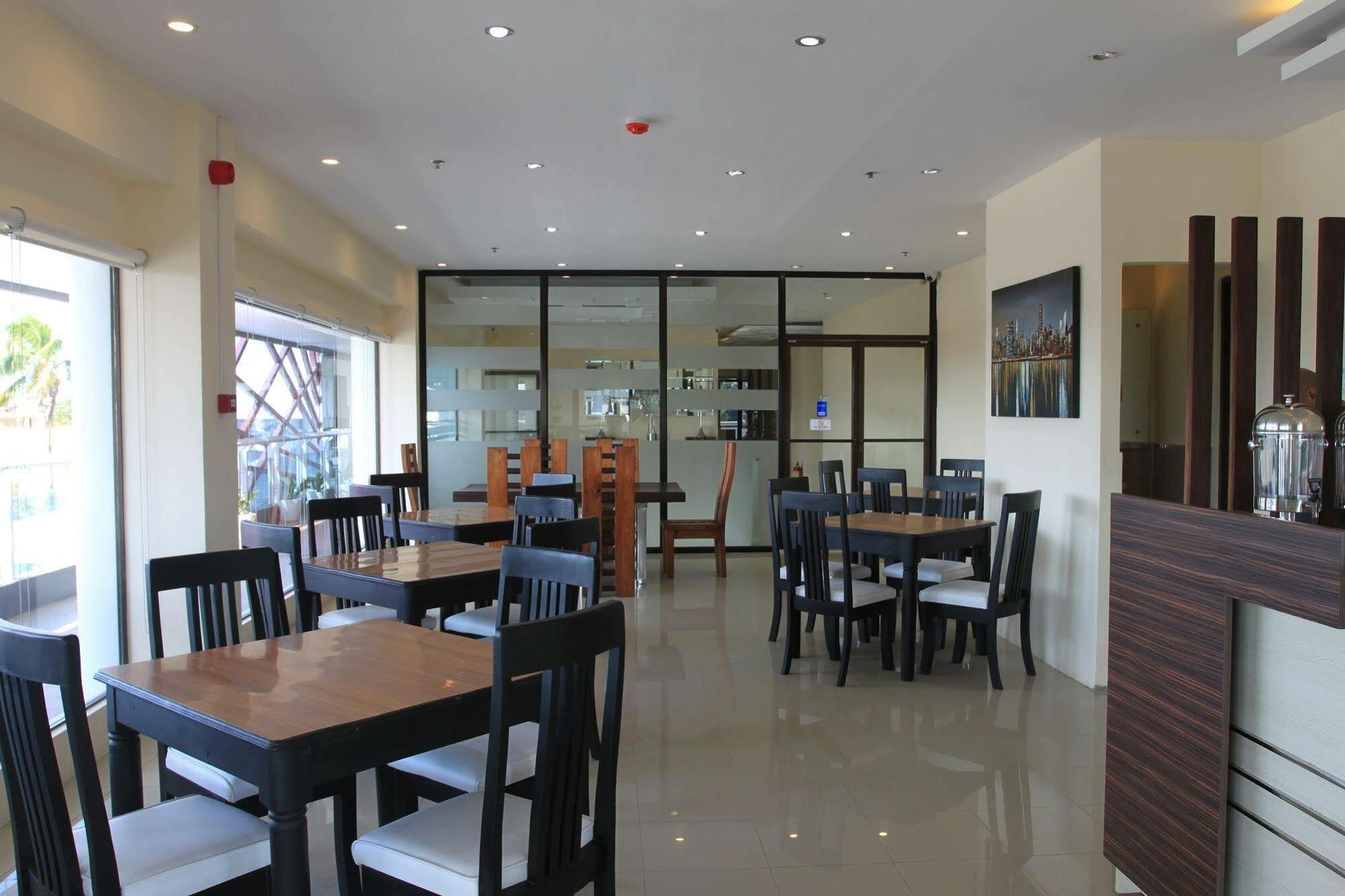 Sumo Asia Hotels - Davao Stadt Exterior foto